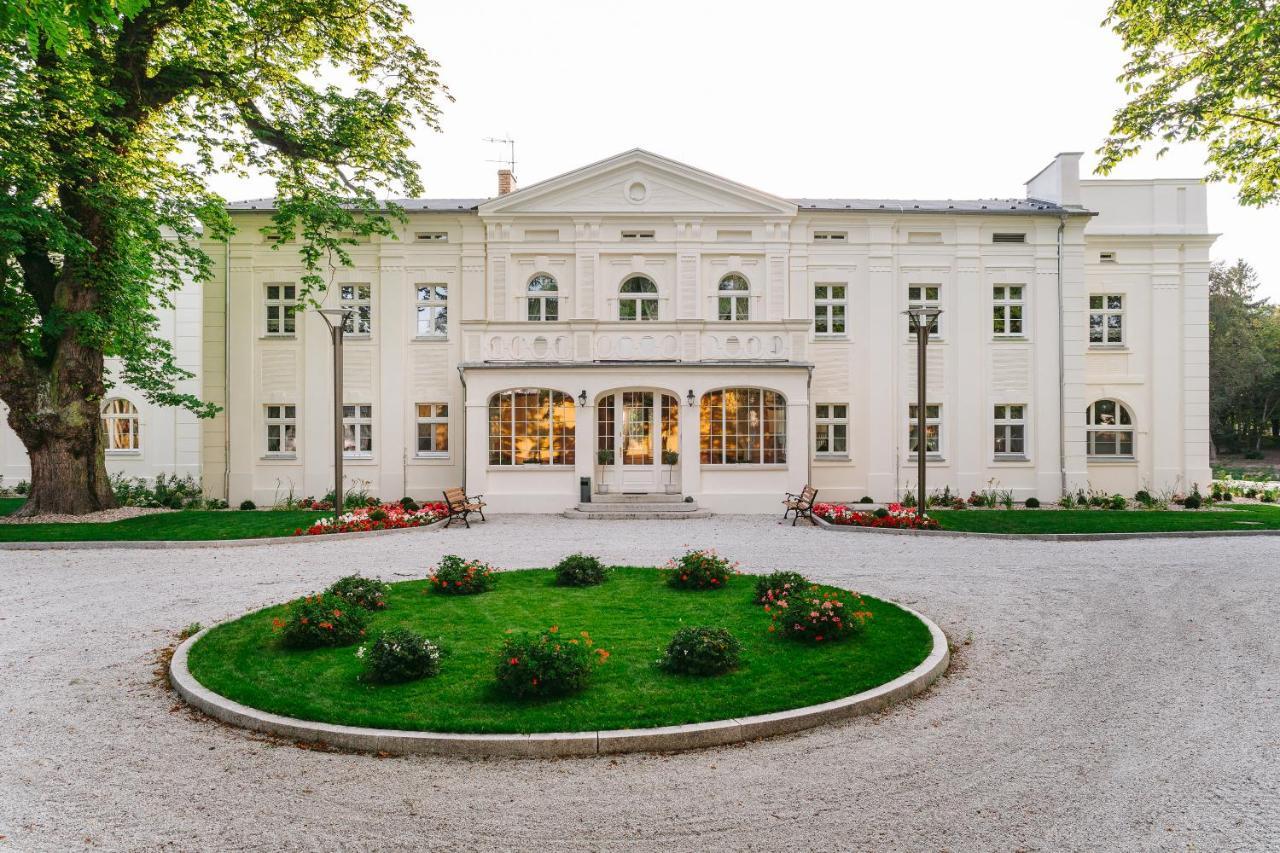 Kasztanowy Palac Swadzim Exterior photo